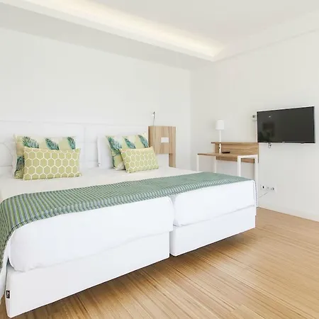 Alfagar Aparthotel 4*